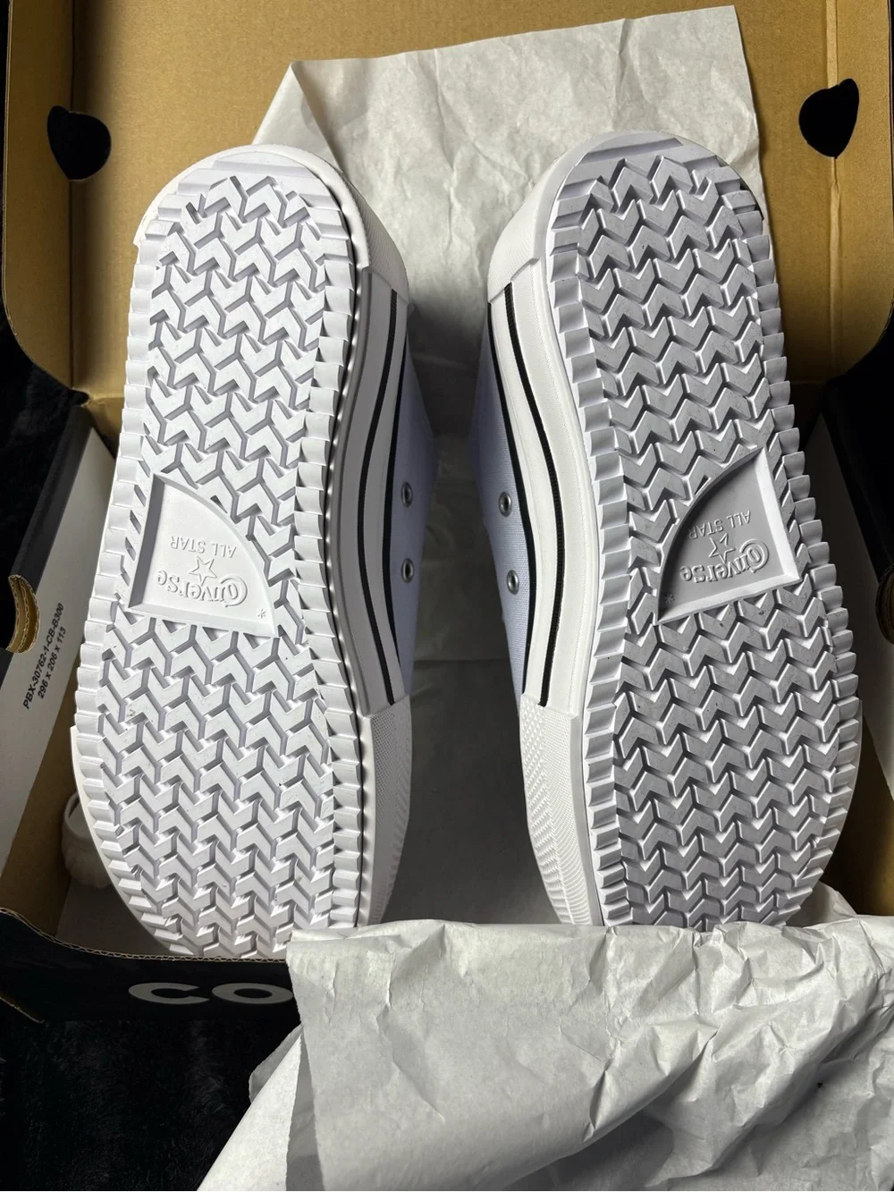 Converse Low Top Sneakers in Light Lavender and White